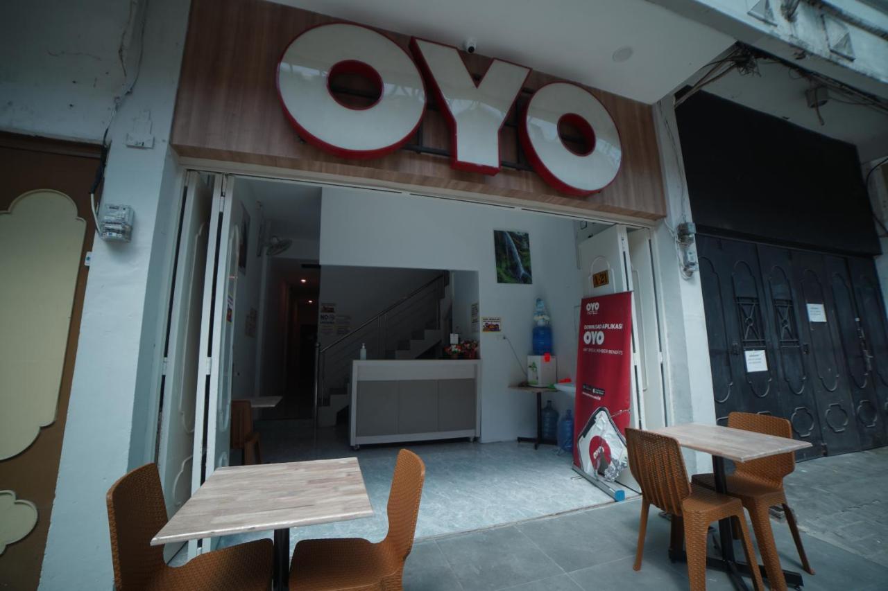 Oyo 90830 Multatuli Guest House Medan Exterior photo
