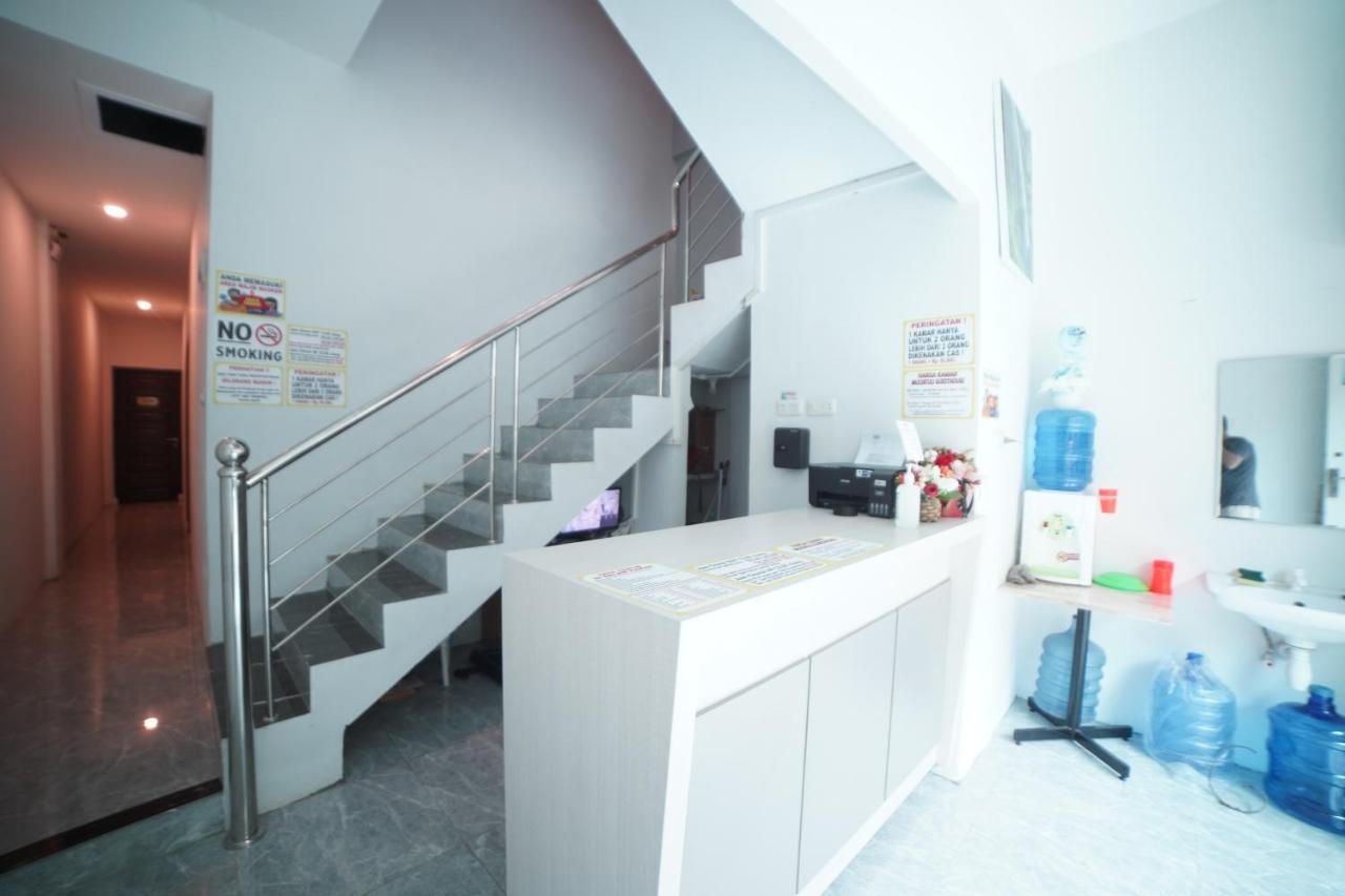 Oyo 90830 Multatuli Guest House Medan Exterior photo