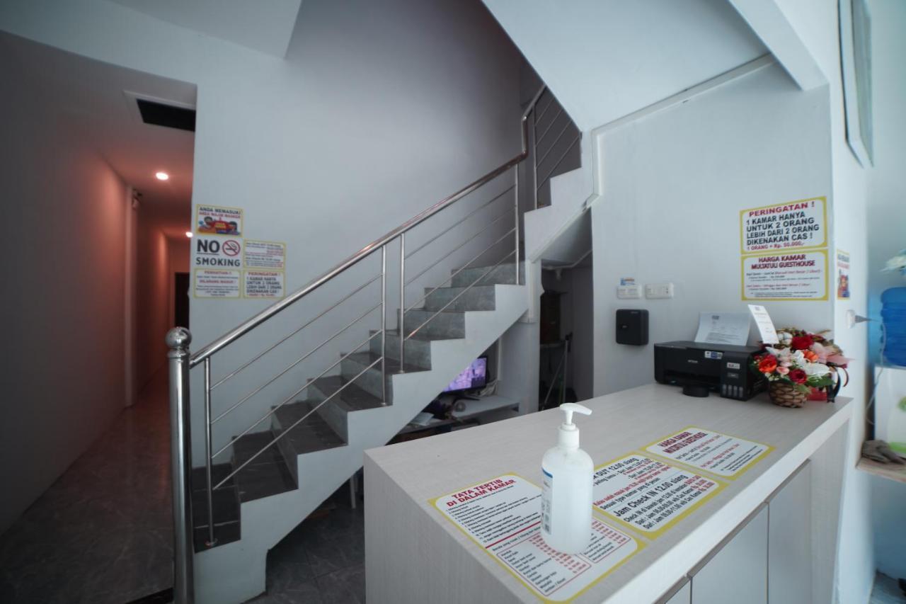 Oyo 90830 Multatuli Guest House Medan Exterior photo