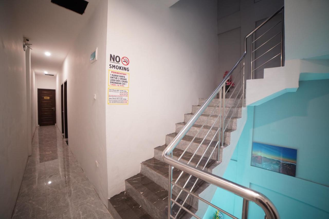 Oyo 90830 Multatuli Guest House Medan Exterior photo